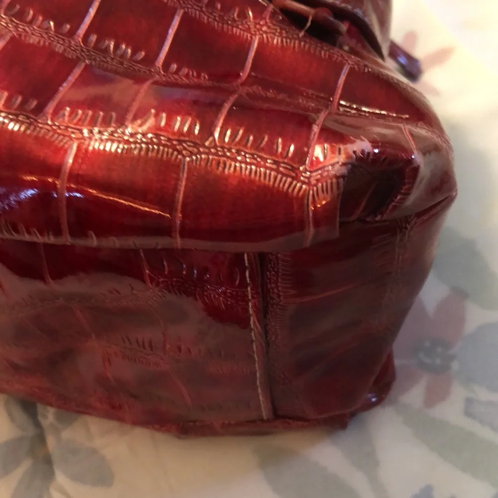 Vintage Sag Harbor Faux Croc Patent Leather Bag Red 13.5x4” - 8.5” drop